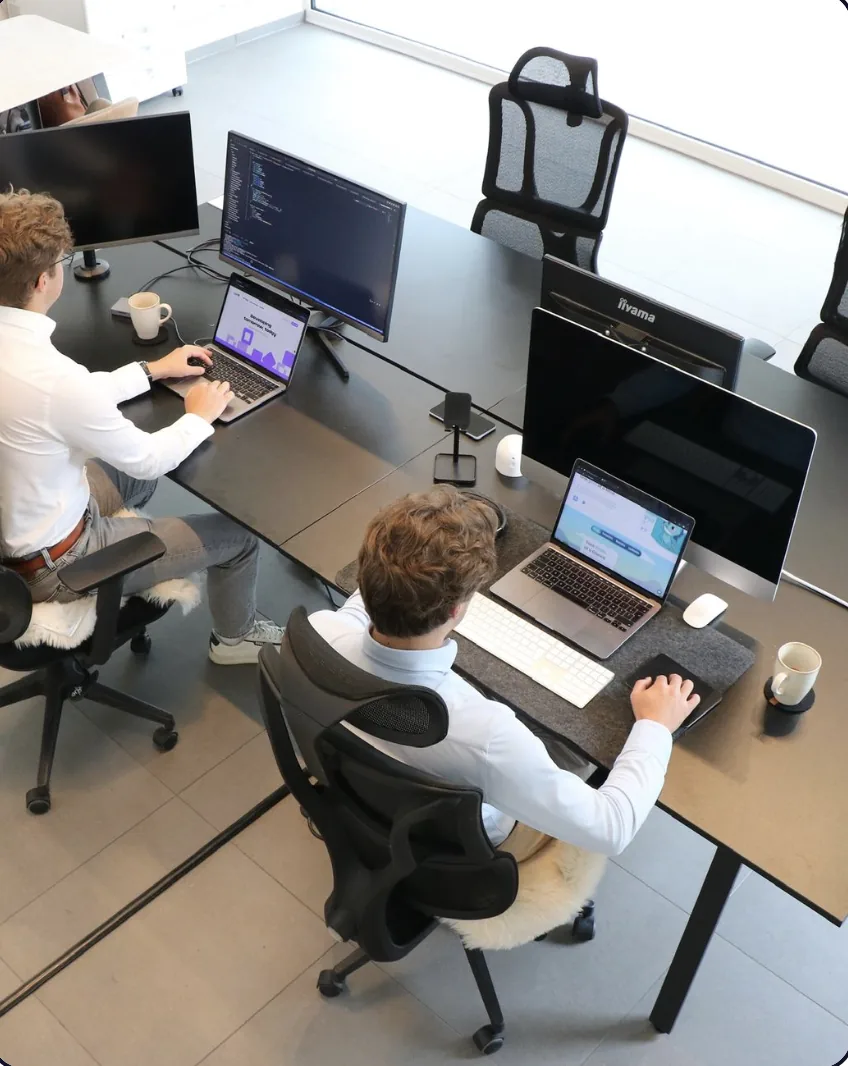 Samen aan het werk in de studio